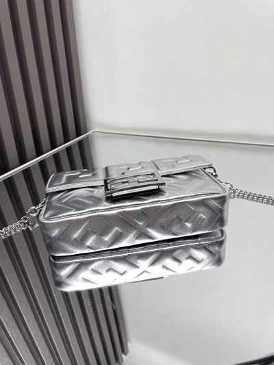 フェンディバッグ素材ディテール